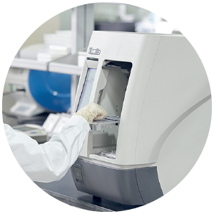 charger l'&eacute;chantillon dans un portoir &agrave; 6 puits